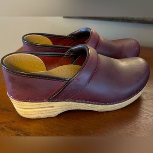 Dansko Women’s Leather Clogs size 39.